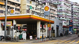 蜆殼(Royal Dutch Shell)公布今年第三季季度業(yè)績，錄得純利13.75億美元純利，去年同期錄得74.16億美元虧損，其計(jì)及現(xiàn)況供應(yīng)成本及撇除確定項(xiàng)目之純利按年升18%至27.92億美元，好於市場預(yù)期之17.1億美元。