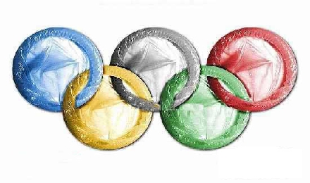 單身狗為什么是單身狗，還不就是在長輩眼里，缺少點(diǎn)婚姻的煙火氣息，沒有點(diǎn)繁衍生息的跡象。但是一旦有套在手，說明咱們也是有在過日子，有可以結(jié)伴生娃的對象，有奔向圍城的希望。