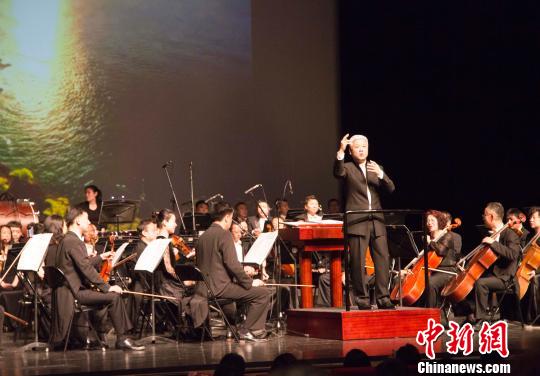 5月21日，“爱之回响——HELLOBABY第六届海峡两岸胎教音乐会”在北京天桥艺术中心上演。北京爱乐者交响乐团演奏了《轻骑兵进行曲》《春之声圆舞曲》《沃尔塔瓦河》《如歌的行板》《蓝色多瑙河》等多个经典曲目。　郑巧 摄