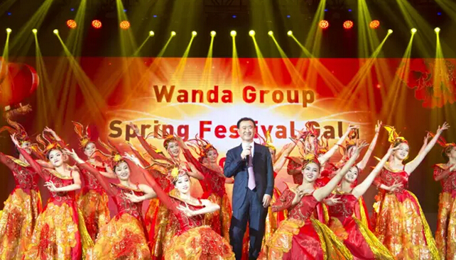 萬達集團董事長王健林稱，未來萬達集團將不斷做大娛樂文化產(chǎn)業(yè)，預(yù)計今年文化產(chǎn)業(yè)收入將突破700億人民幣;萬達并將依靠在中國和海外的并購，在2020年前達到全球票房占比20%的目標(biāo)。