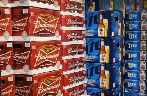 周三（9月28日）啤酒巨头百威英博（Anheuser-Busch InBev）股东在布鲁塞尔的会议中批准收购对手南非米勒（SABMiller）。