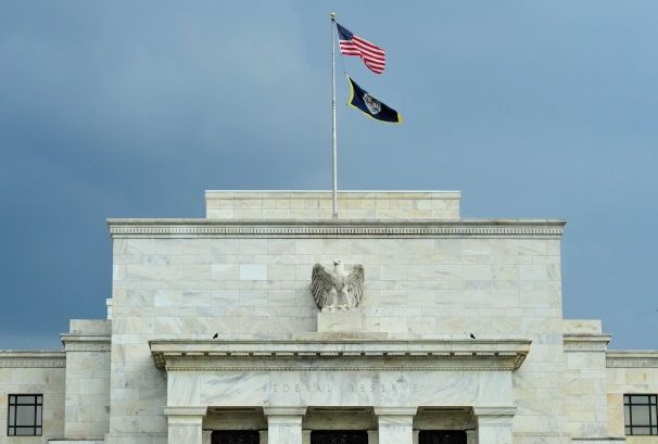 美國(guó)芝加哥聯(lián)儲(chǔ)主席查爾斯埃文斯(Charles Evans)周二(3月28日)表示，美聯(lián)儲(chǔ)應(yīng)當(dāng)在未來(lái)兩年提高利率。他認(rèn)為美聯(lián)儲(chǔ)公開(kāi)市場(chǎng)委員會(huì)今年加息3次是適宜的，2次或4次也有可能。但他對(duì)美聯(lián)儲(chǔ)加息4次的信心不足，希望通脹率更大幅度提升。