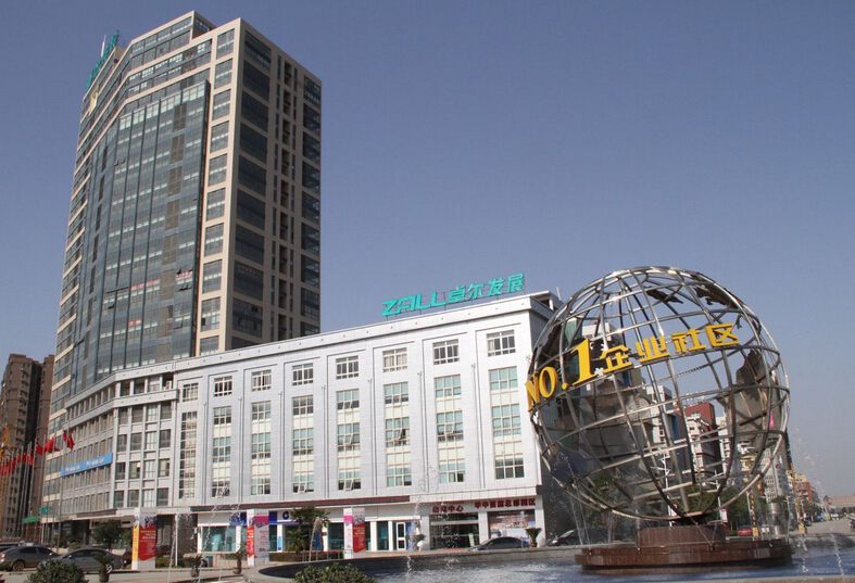 近日，卓爾集團(tuán)(02098)公布其2016年全年業(yè)績，收入同比增長17.88%至12.13億人民幣(單位下同);毛利從2.71億增加33.22%至3.61億。歸屬于公司股東的盈利由于毛利增加、投資收益和物業(yè)公平值變動(dòng)從20.38億增加到20.49億。