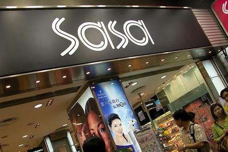 農(nóng)歷新年已過，莎莎國際(00178)、周大福(01929)發(fā)布春節(jié)期間運營數(shù)據(jù)。從數(shù)據(jù)上來看，香港零售業(yè)出現(xiàn)些許好轉(zhuǎn)，然而面對已去的大勢，香港零售業(yè)能否“春回大地”不得不打個問號。