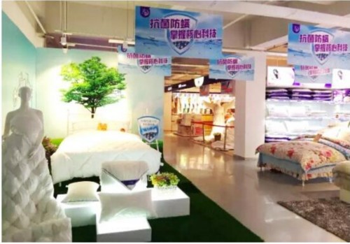 遠(yuǎn)夢品牌開創(chuàng)于1995年，為全國性的專業(yè)床品品牌，多年來該企業(yè)旗下多個產(chǎn)品獲得名牌產(chǎn)品榮譽(yù)。09年獲得“中國馳名商標(biāo)”稱號。