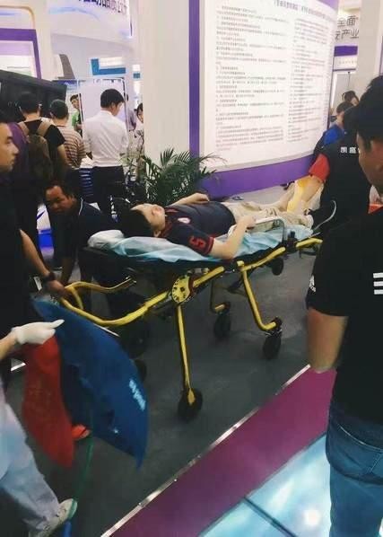 深圳高交会一儿童机器人伤人：伤者已被担架抬走
