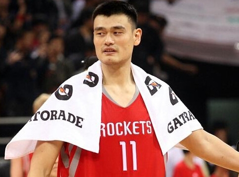 姚明 资讯 据台湾媒体报道,nba球星姚明身高足有229厘米,是许多篮球