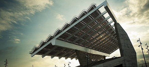 過(guò)去半年領(lǐng)漲全球的港股牛市，依舊牛氣沖天，國(guó)際及北水南下資金持續(xù)洶涌，恒指在2017年3月20日最高觸及24486點(diǎn)，創(chuàng)下恒指一年半的新高。