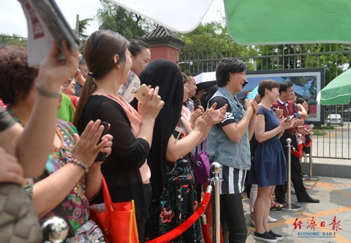 那一年，是誰在考場外等你 