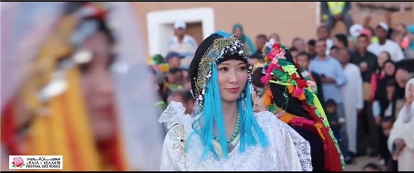 林志玲身穿摩洛哥当地服装疑似选美  一颦一笑魅力动人