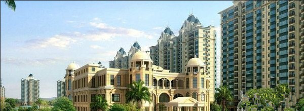 事實(shí)上，恒大不斷發(fā)展壯大與其持續(xù)高效利用境外資金密切相關(guān)。資料顯示，恒大成立于1996年，2009年在香港上市，從2006年首次進(jìn)行境外融資開始，至今已通過發(fā)行債券、IPO、配股及境外銀行貸款等方式，合計(jì)募集境外資金約335億美元，折合人民幣2295億元，全部用于國內(nèi)投資建設(shè)，實(shí)現(xiàn)了自身規(guī)模及業(yè)績不斷跨越發(fā)展，奠定行業(yè)龍頭地位。