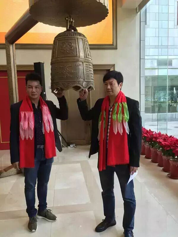 諾絲科技創(chuàng)始人江志銘和蘇耀強(qiáng)全身武裝安全套(圖片來源:贏家財(cái)富網(wǎng))