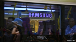 《中央電視臺》在網(wǎng)站發(fā)表評論文章，指三星全球回收Galaxy Note 7的事件中「充滿傲慢」，并歧視中國消費者。評論指三星向美國消費者發(fā)表的致歉視像片段，及更換手機與賠償選項，與中國消費者所受的對待有重大落差，導致中國消費者不滿。