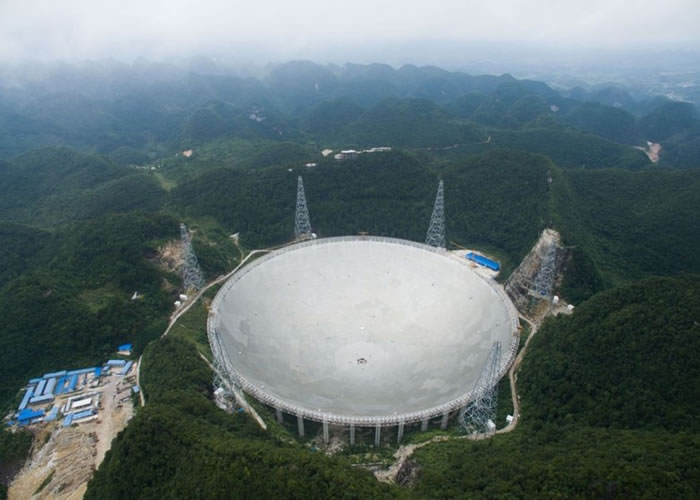 中国“超级天眼”500米口径球面射电望远镜（FAST）正式启用