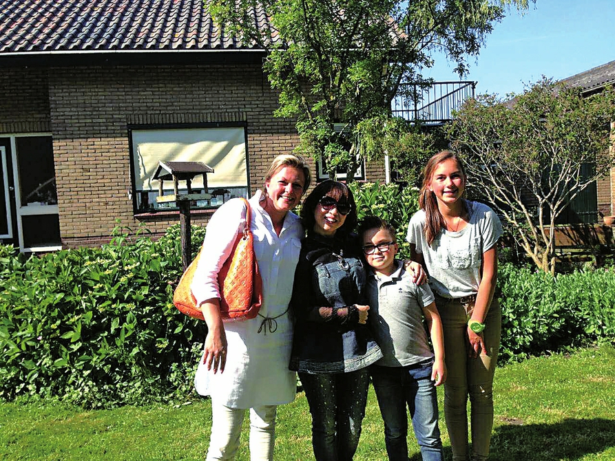 唐紅梅赴歐洲農(nóng)場考察。