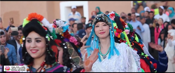林志玲身穿摩洛哥当地服装疑似选美  一颦一笑魅力动人