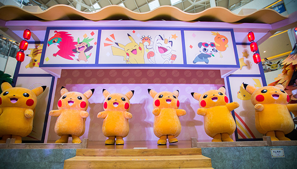 為了造勢，6月1日起一個月內，阿里影業(yè)還聯(lián)合銀泰百貨在杭州舉辦嘉年華，首次給中國粉絲帶來從場景、游戲、商品展示為一體的沉浸式體驗。