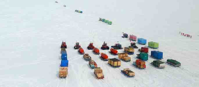 中国南极科考队内陆队向南极腹地挺进