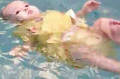 母亲看婴儿掉入泳池溺水不救 下一秒奇迹发生了