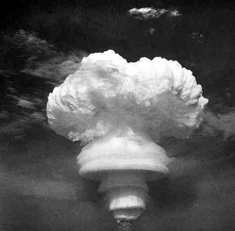 法国在南太平洋试验场爆炸了氢弹(LSJT.NET)