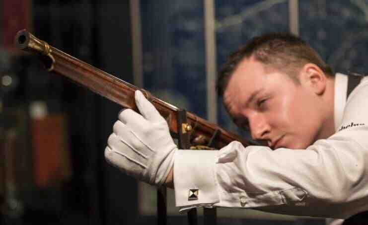 英將拍賣中國宋清文物 包括乾隆火槍和玉璽