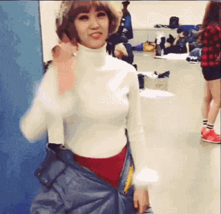 美女秒变小矮人