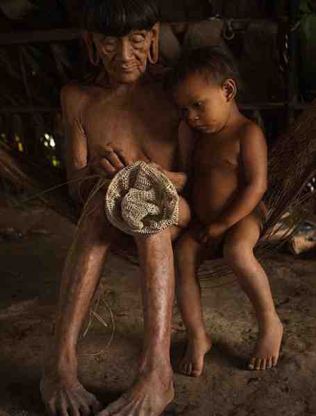 揭秘亚马逊原始部落的生活 以猎猴为生