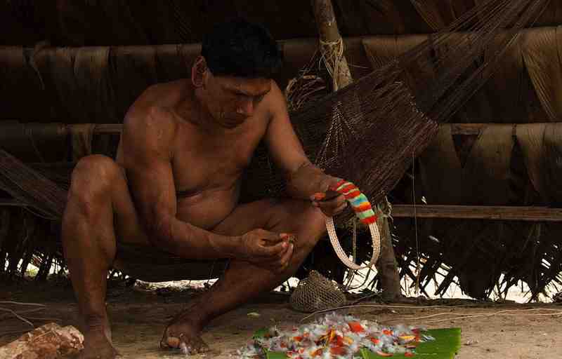 揭秘亚马逊原始部落的生活 以猎猴为生