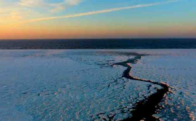 大连北部海域近海现“极地冰海”景观