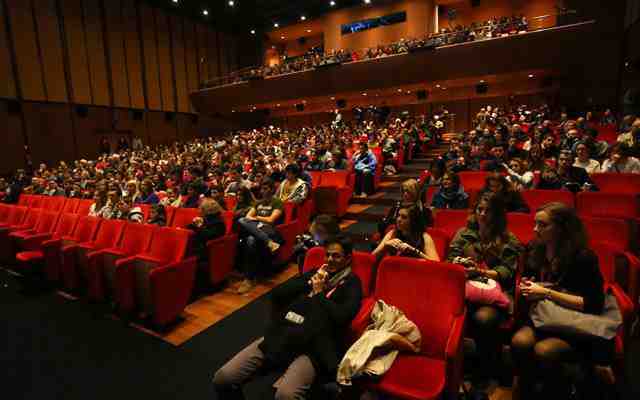 春節(jié)電影票房保持增長 上市公司探索衍生市場發(fā)展 春節(jié)電影票房保持增長 上市公司探索衍生市場發(fā)展