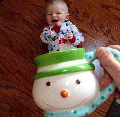 藏在杯中的宝宝，萌翻了！