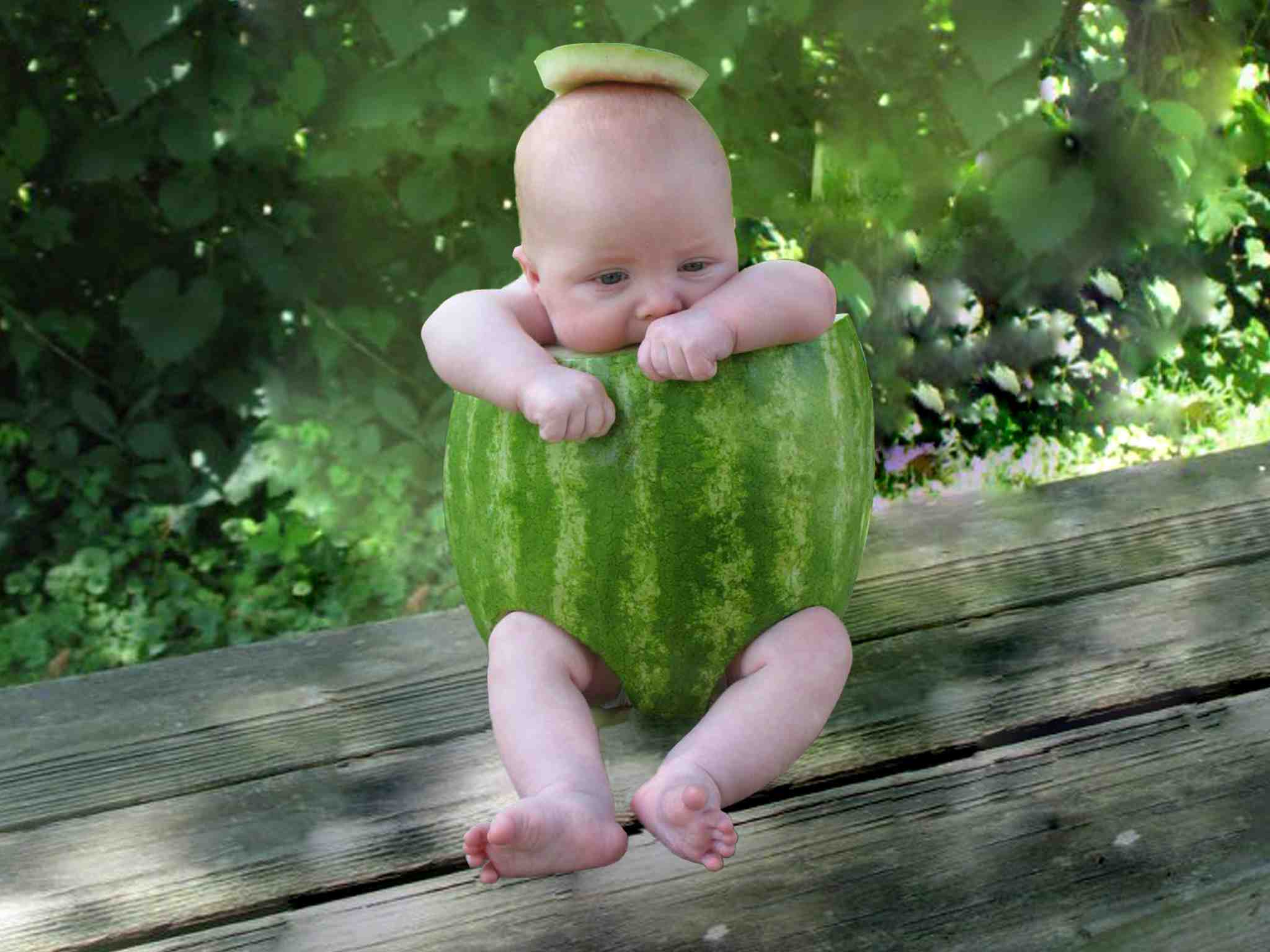 Малыш в арбузе