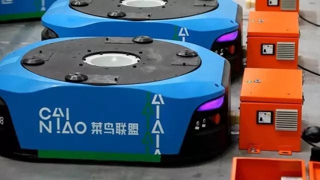 中国最大智能机器人仓库启用 拣货效率至少提升三倍