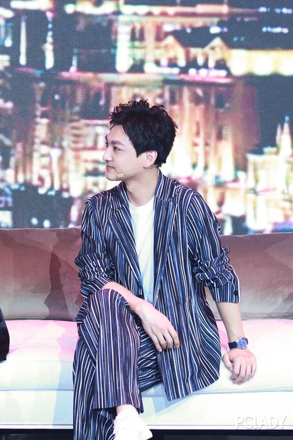 別光看衣服 歡樂頌的配飾逼格也很高