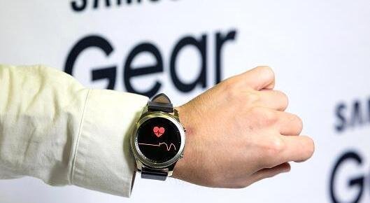 三星Note 8后再搶Apple Watch風(fēng)頭     推全新Gear S智能手表