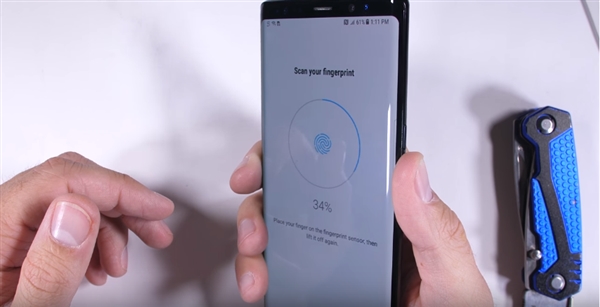 三星Galaxy Note 8耐用性测试：屏幕耐刮机身超坚固
