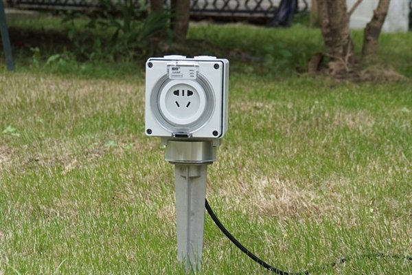 小伙發(fā)明黑科技插座:水中拔插頭不觸電