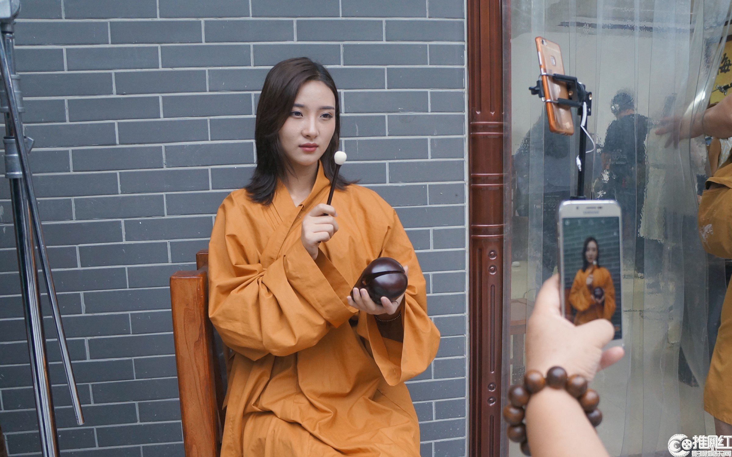 电影《机不可失》女主仝爱爱,戏外扮尼姑