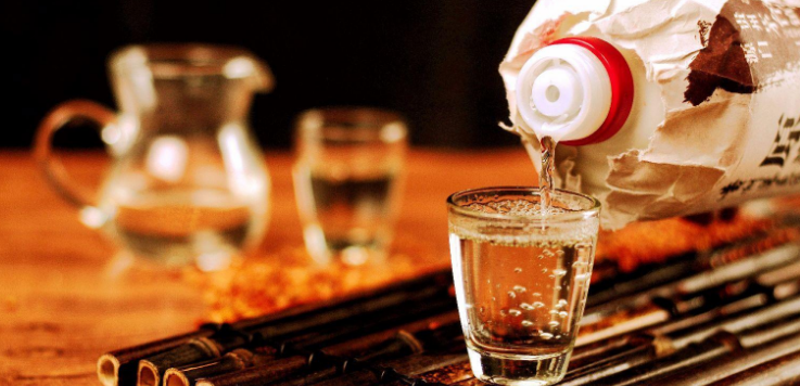 避險(xiǎn)+節(jié)日效應(yīng) 白酒板塊有望上演旺季行情 避險(xiǎn)+節(jié)日效應(yīng) 白酒板塊有望上演旺季行情