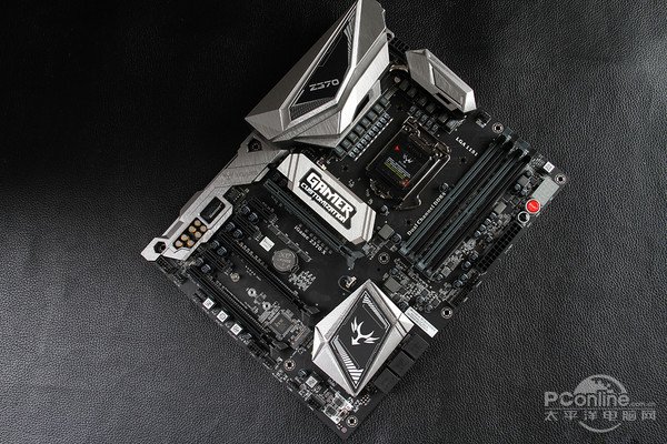 七彩虹 iGame Z370 Vulcan X