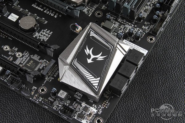 七彩虹 iGame Z370 Vulcan X