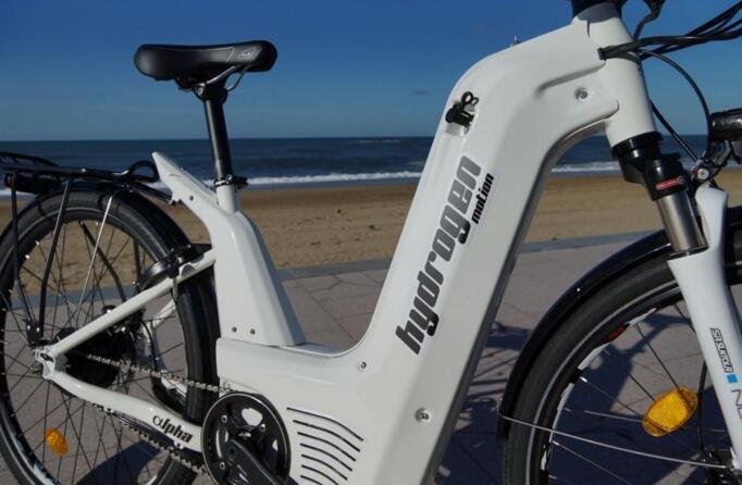 充电仅需2分钟 世界首款氢能源电动自行车上路