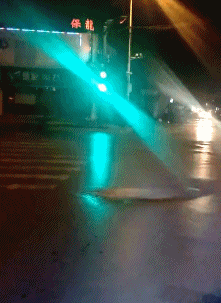 求问这样的灯怎么过马路合适