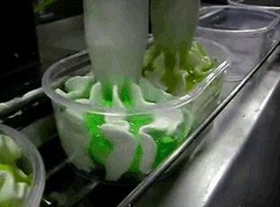 冰淇淋是这样制作完成的