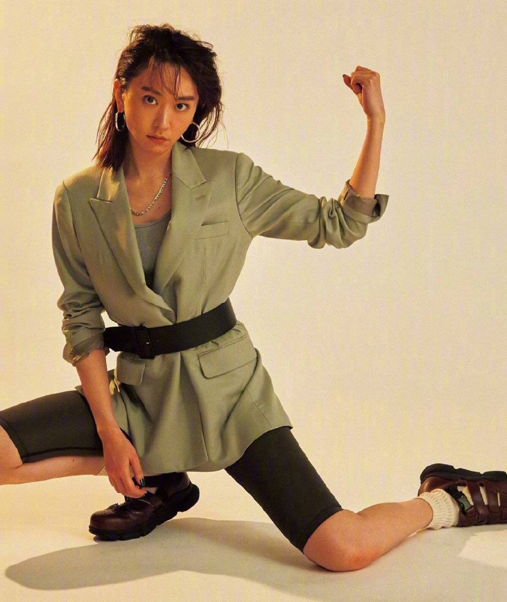 日本美女百变酷美杂志写真图片