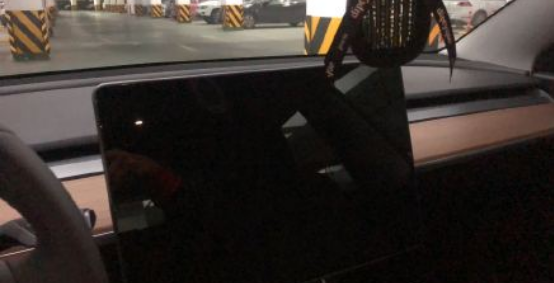 特斯拉APP宕機中控屏黑屏