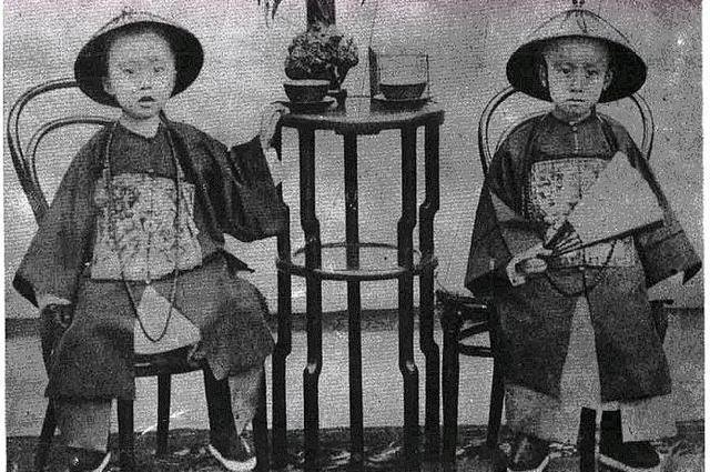 幼年的光绪皇帝和弟弟