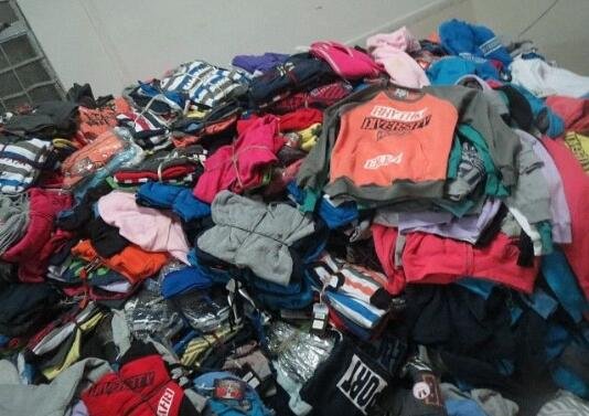 服裝批發(fā).jpg 服裝批發(fā).jpg