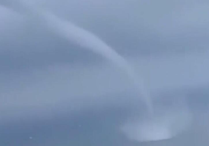 大連海域現(xiàn)龍吸水.jpg 大連海域現(xiàn)龍吸水.jpg