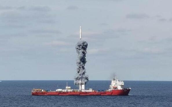 長征十一號成功完成海上發(fā)射.jpg 長征十一號成功完成海上發(fā)射.jpg